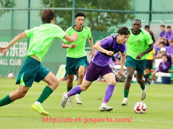 JN江南体育-英超热刺与UA品牌球衣合作关系解析